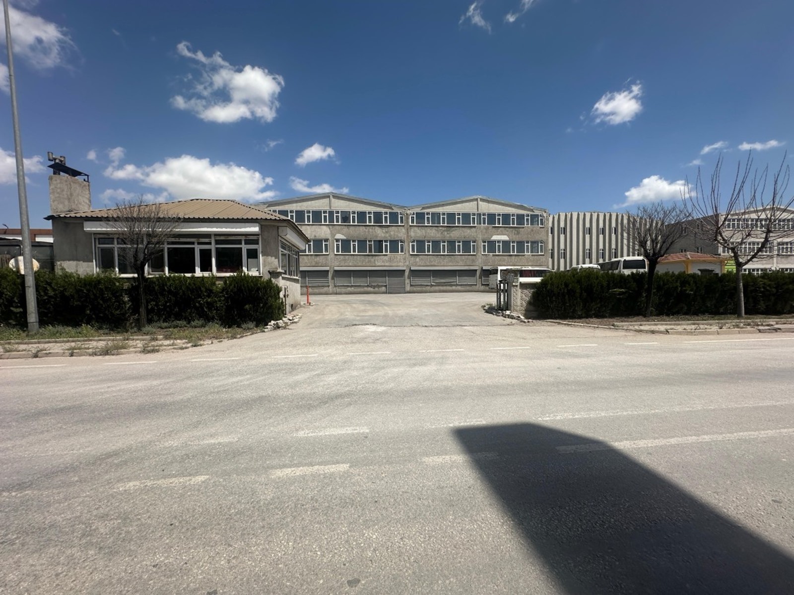 3. ORGANİZE SANAYİ BÖLGESİNDE 2750m² KİRALIK DEPO
