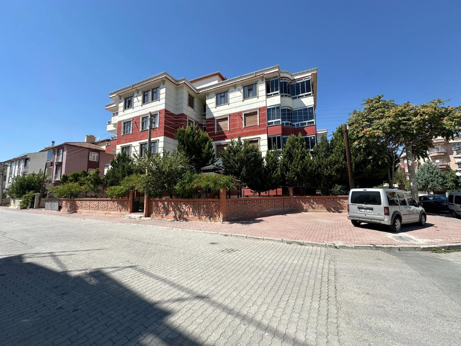 HASANŞİŞMAN SELÇUKLU NÜFUS MÜDÜRLÜĞÜ CİVARI 4+1 BAKIMLI DAİRE