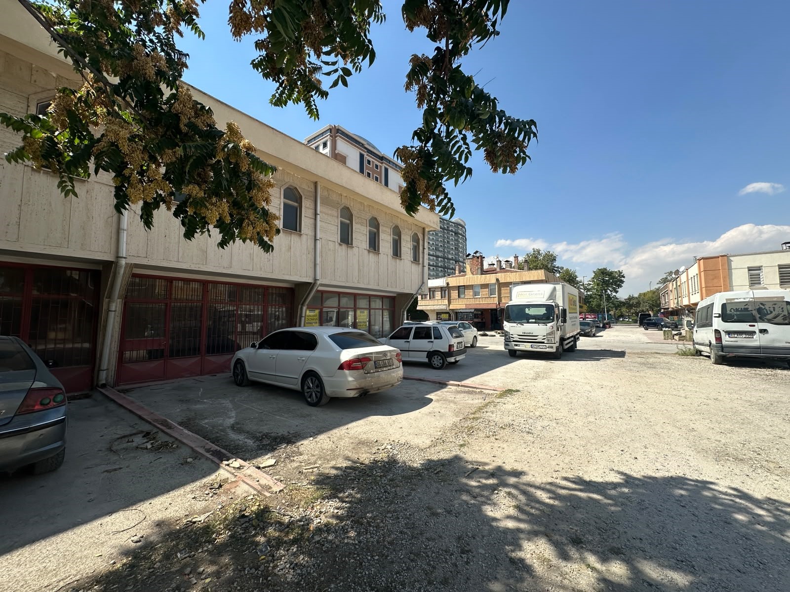 KULE SİT KARŞISI BAYIR DAİMOND OTEL ARKASI 210m² KİRALIK DÜKKAN