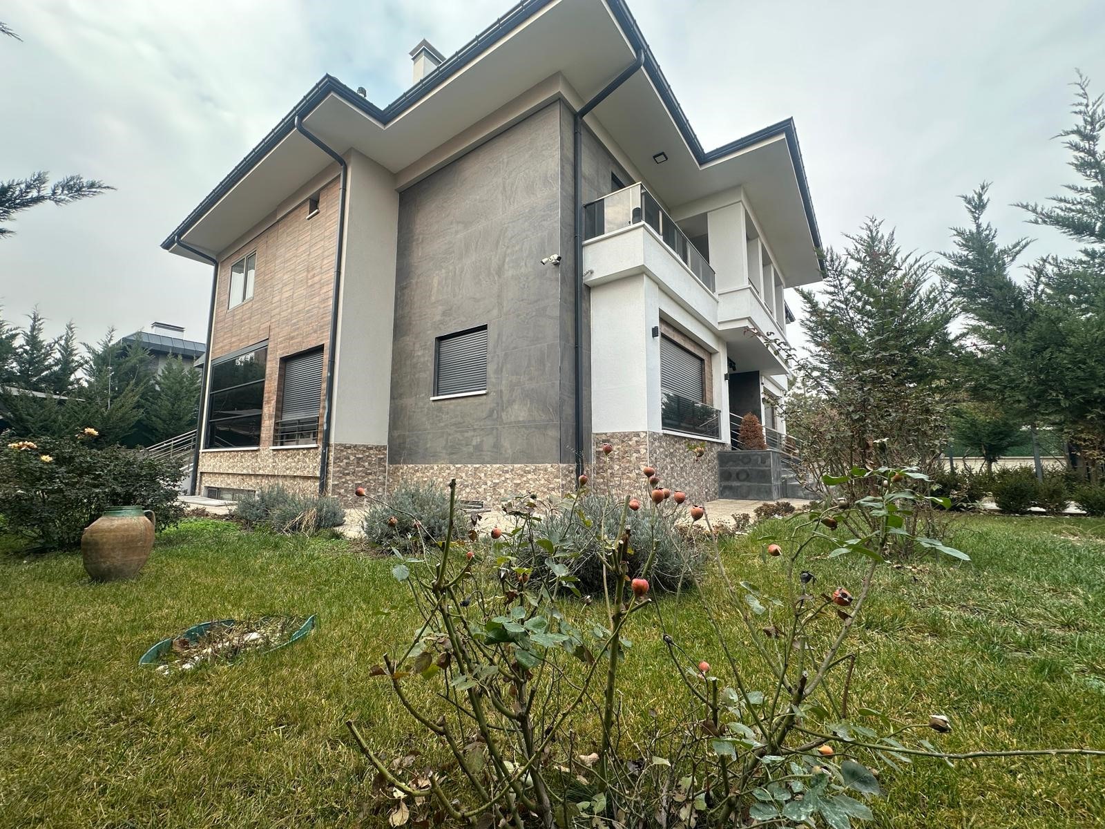 BUHARA MAH BARIŞ CAD CİVARI 7+2 MÜSTAKİL VİLLA